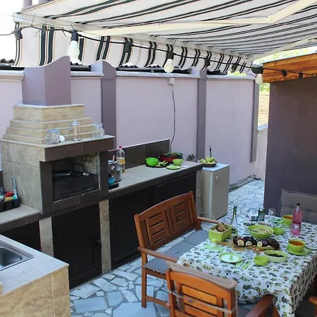 Apartamento партерен Sunny Garden Ahtopol