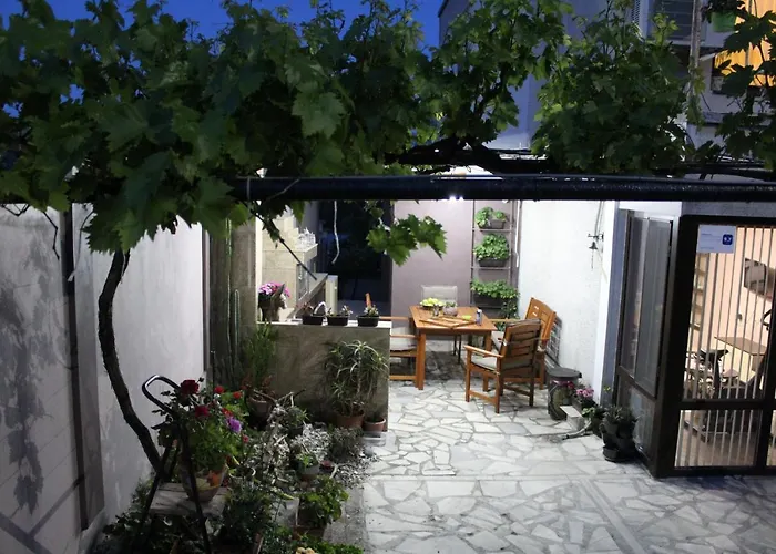 아파트 партерен Sunny Garden