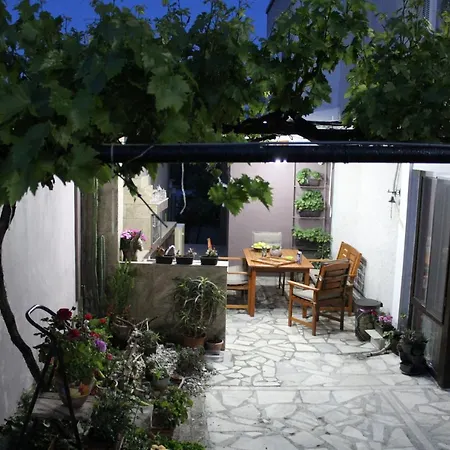 아파트 партерен Sunny Garden