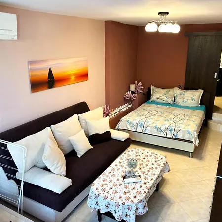 아파트 партерен Sunny Garden