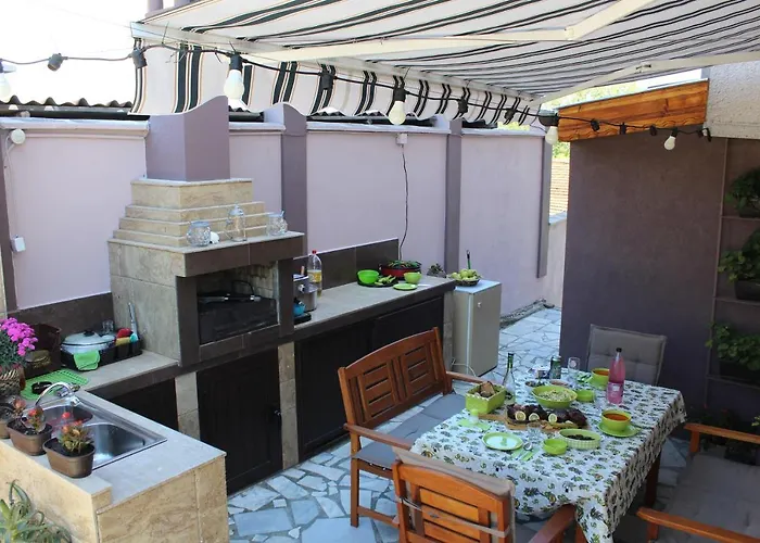 Апартамент партерно студио Ахтопол